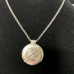 EUC Brighton necklace